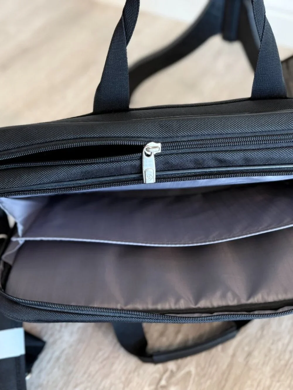 SAMSONITE CLASSIC 2 GUSSET BRIEFCASE 17